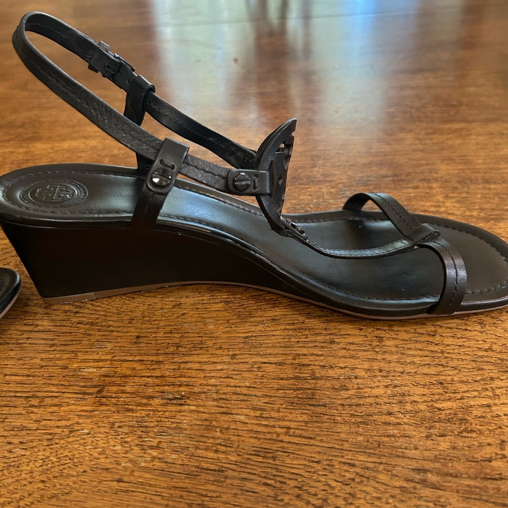 Tory Burch Black Leather Logo T-Strap Sandals - Picture 3 of 6
